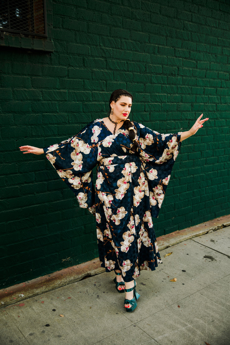 Bohémienne Kimono Robe “Leah Loves Orchids" (Navy)